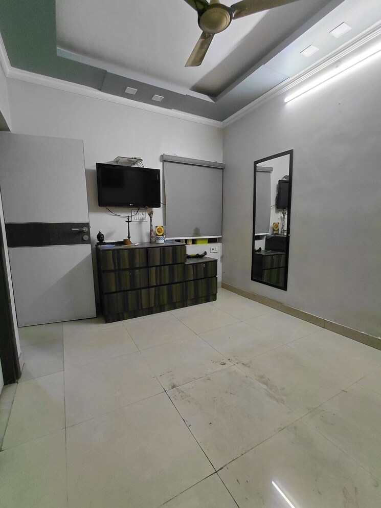 Room, janakpuri 4 Bedroom 2100 Sq.Ft. Apartment In Janakpuri Delhi 9583716