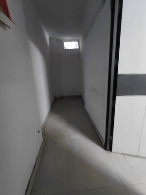 Room in 4 BHK Apartment at Janakpuri – for Sale