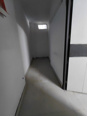 Room in 4 BHK Apartment at Janakpuri – for Sale