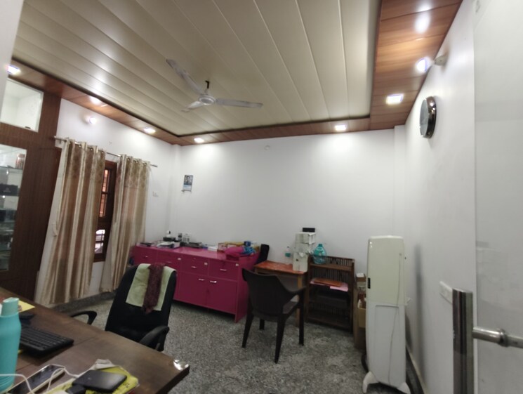 Gym, gomti nagar Commercial Office Space 800 Sq.Ft. In Gomti Nagar Lucknow 9583726