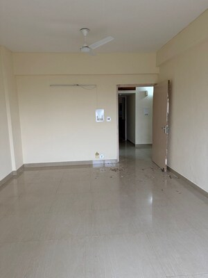Room in 2 BHK Apartment at Unitech South City Heights, Sector 41 – for Rent