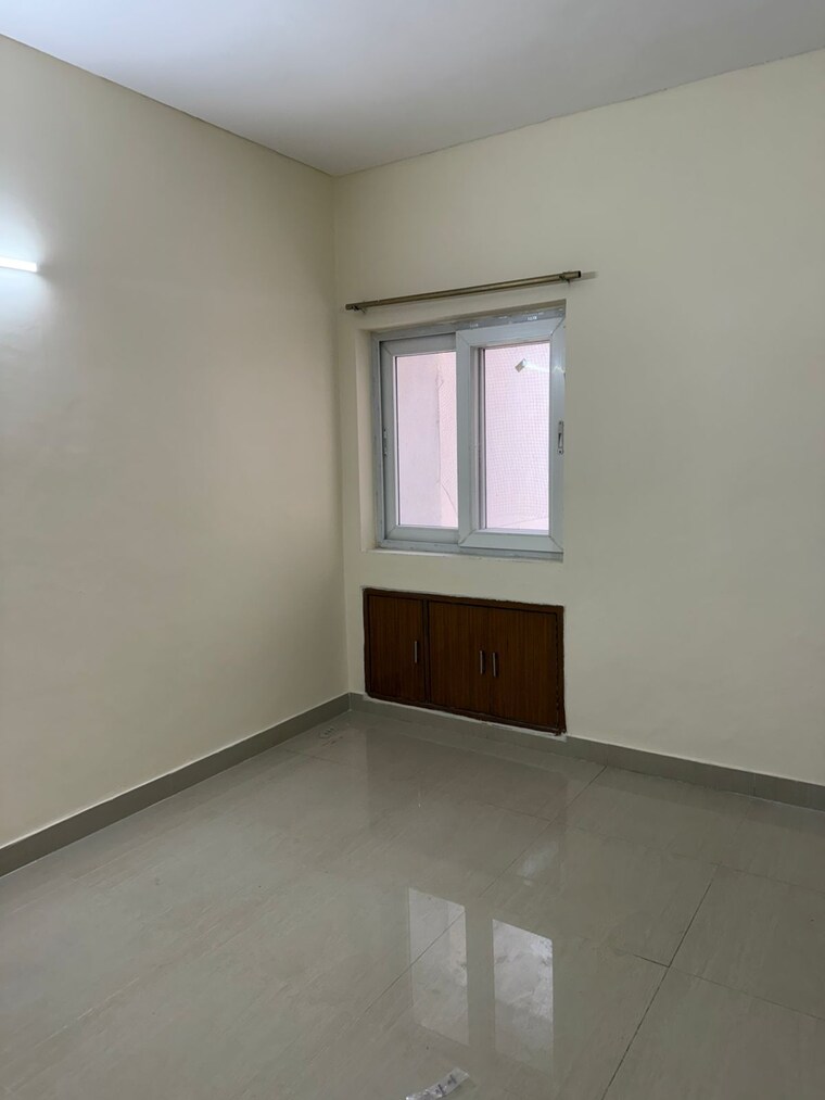 Room, unitech-south-city-heights 2 Bedroom 1200 Sq.Ft. Apartment In Sector 41 Gurgaon 9583738