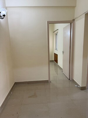 Room in 2 BHK Apartment at Unitech South City Heights, Sector 41 – for Rent