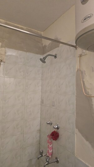 Bathroom in 2 BHK Apartment at Unitech South City Heights, Sector 41 – for Rent