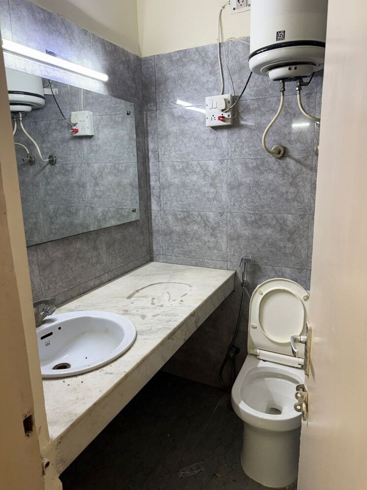 Bathroom, unitech-south-city-heights 2 Bedroom 1200 Sq.Ft. Apartment In Sector 41 Gurgaon 9583738