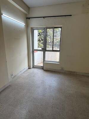 Room in 2 BHK Apartment at Unitech South City Heights, Sector 41 – for Rent