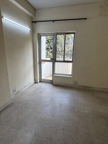 Room in 2 BHK Apartment at Unitech South City Heights, Sector 41 – for Rent