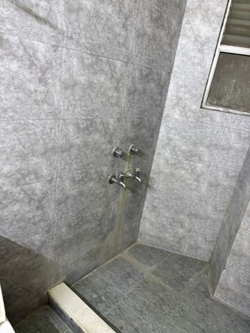 Bathroom in 2 BHK Apartment at Unitech South City Heights, Sector 41 – for Rent