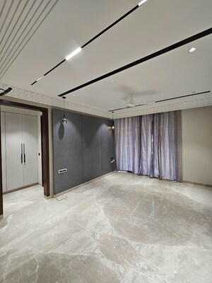 Room in 4 BHK Builder Floor at Sushant Lok 3, Sector 57 – for Sale