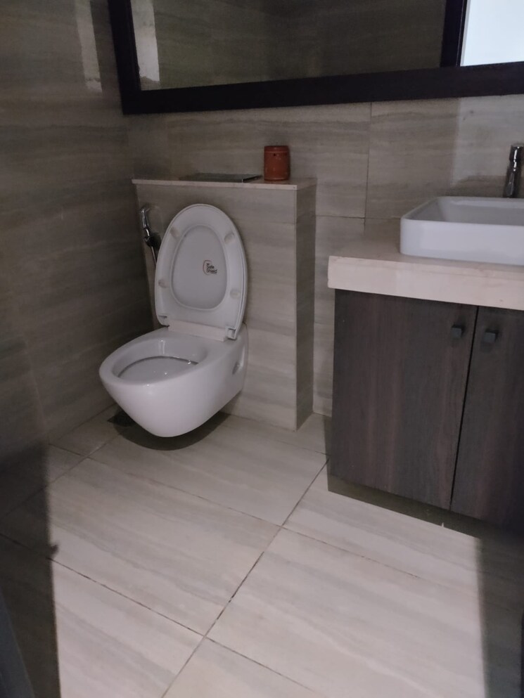 Bathroom, oberoi-realty-esquire 3 Bedroom 1366 Sq.Ft. Apartment In Goregaon East Mumbai 9583823
