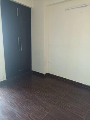 Room in 2 BHK Apartment at VVIP Addresses, Raj Nagar Extension – for Rent