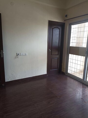 Room in 2 BHK Apartment at VVIP Addresses, Raj Nagar Extension – for Rent
