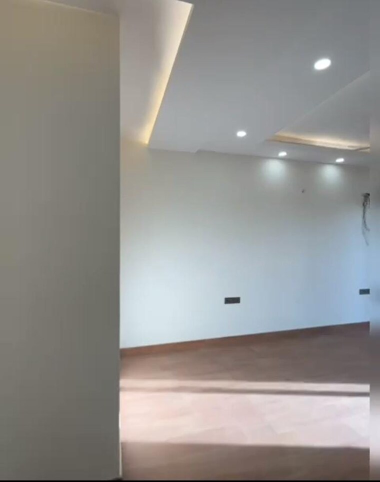 Room, bptp-eden-estate 3 Bedroom 269 Sq.Yd. Apartment In Sector 81 Faridabad 9583865