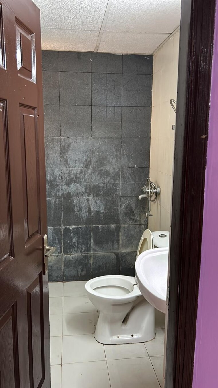 Bathroom, ajnara-integrity 2 Bedroom 915 Sq.Ft. Apartment In Raj Nagar Extension Ghaziabad 9583906