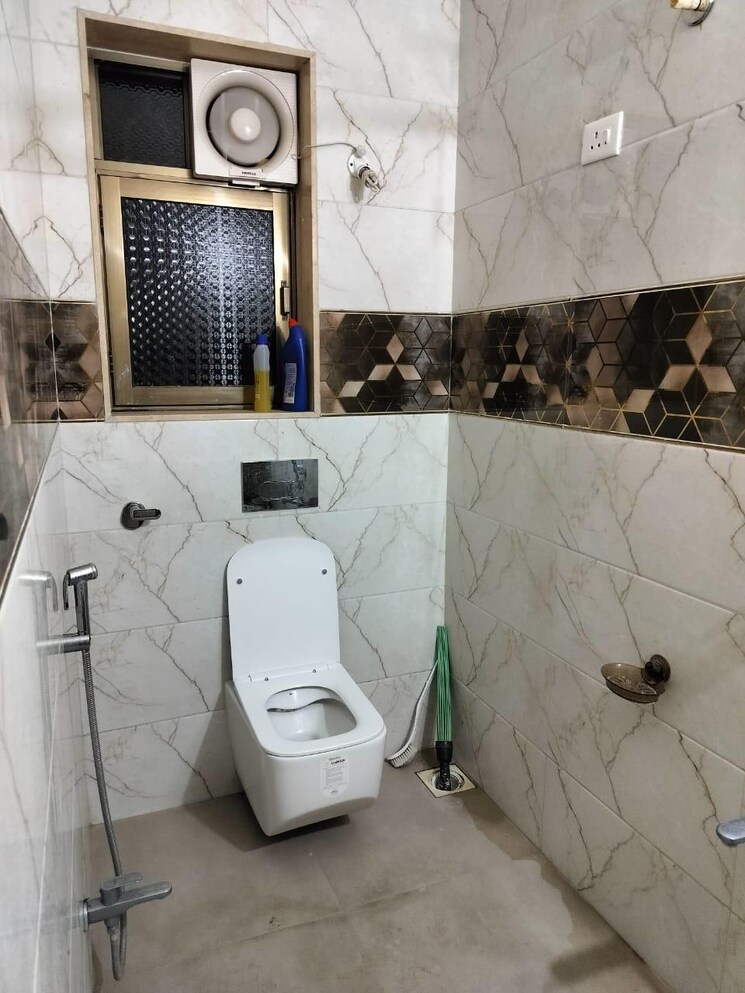 Bathroom, skylon-tower 2 Bedroom 1200 Sq.Ft. Apartment In Boat Club Road Pune 9583923