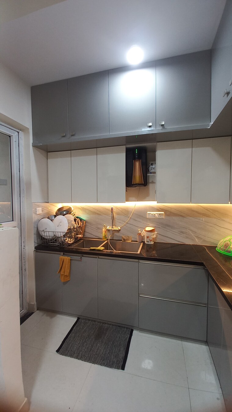 Kitchen, east of kailash 3 Bedroom 156 Sq.Yd. Builder Floor In East Of Kailash Delhi 9584147