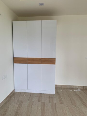 Room in 3 BHK Builder Floor at Sector 85 – for Rent