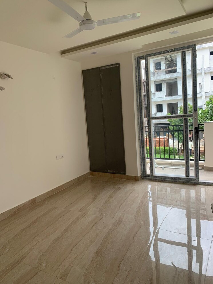 Room, sector 85 3 Bedroom 2250 Sq.Ft. Builder Floor In Sector 85 Faridabad 9583919