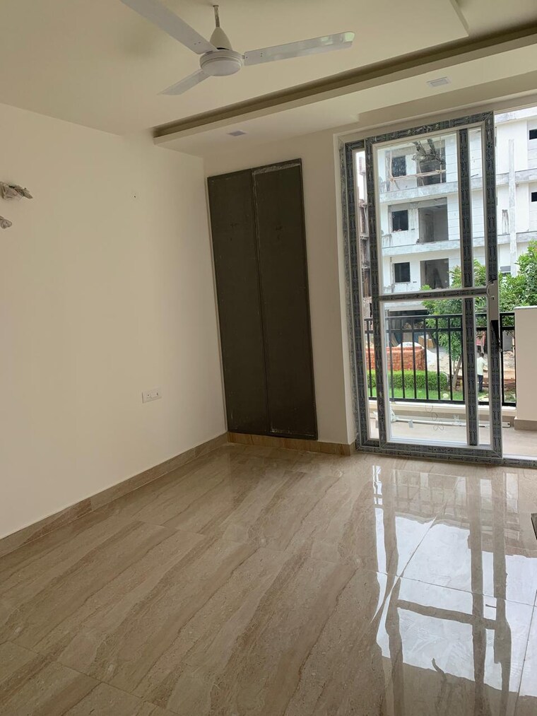 Room, sector 85 3 Bedroom 2250 Sq.Ft. Builder Floor In Sector 85 Faridabad 9583919