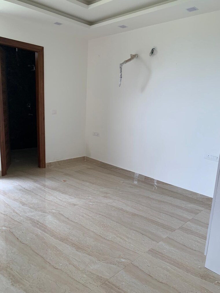 Room, sector 85 3 Bedroom 2250 Sq.Ft. Builder Floor In Sector 85 Faridabad 9583919