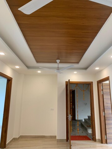 Building Lobby in 3 BHK Builder Floor at Sector 85 – for Rent