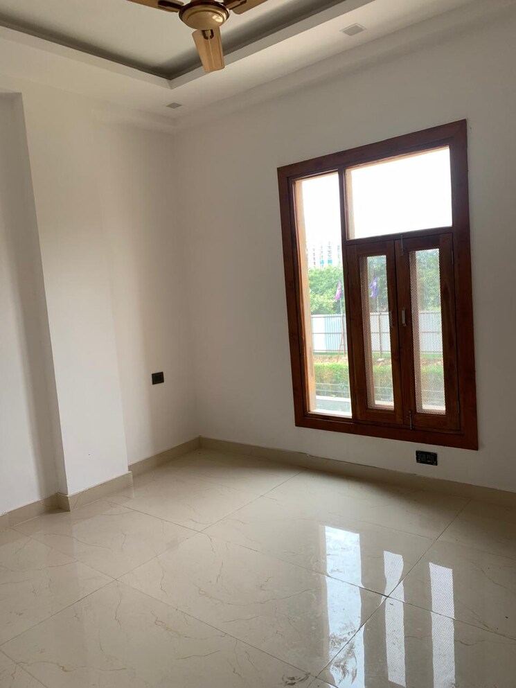 Room, sector 85 3 Bedroom 2250 Sq.Ft. Builder Floor In Sector 85 Faridabad 9583919