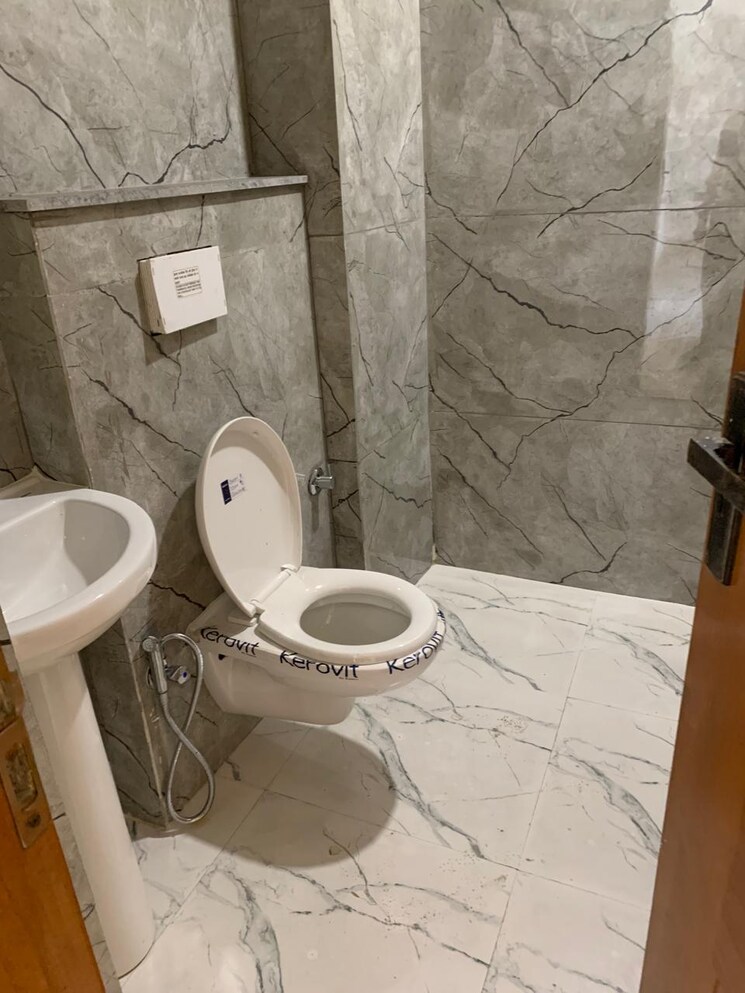 Bathroom, sector 85 3 Bedroom 2250 Sq.Ft. Builder Floor In Sector 85 Faridabad 9583919