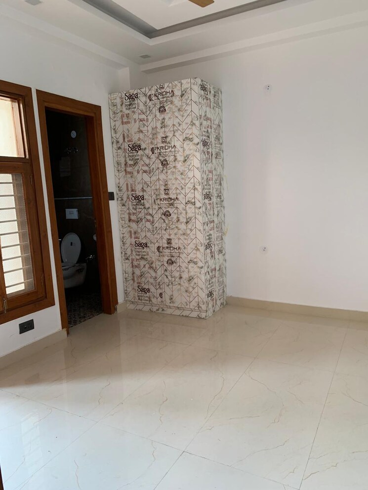 Room, sector 85 3 Bedroom 2250 Sq.Ft. Builder Floor In Sector 85 Faridabad 9583919