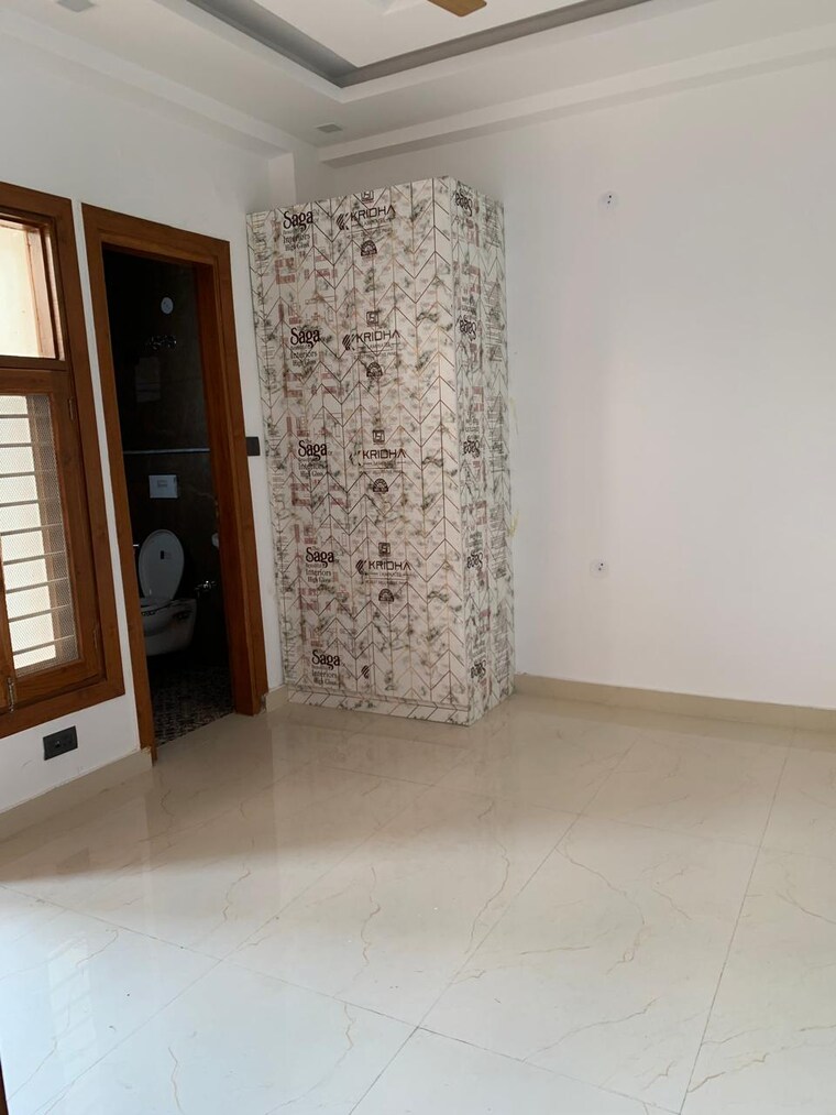 Room, sector 85 3 Bedroom 2250 Sq.Ft. Builder Floor In Sector 85 Faridabad 9583919