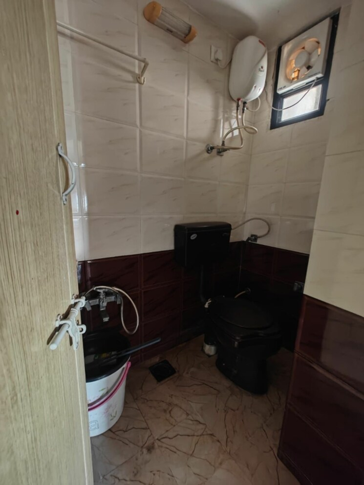 Attached Bathroom, bodakdev 2 Bedroom 990 Sq.Ft. Apartment In Bodakdev Ahmedabad 9583948