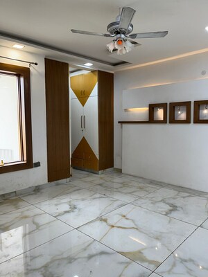 Room in 3 BHK Builder Floor at Sector 85 – for Rent