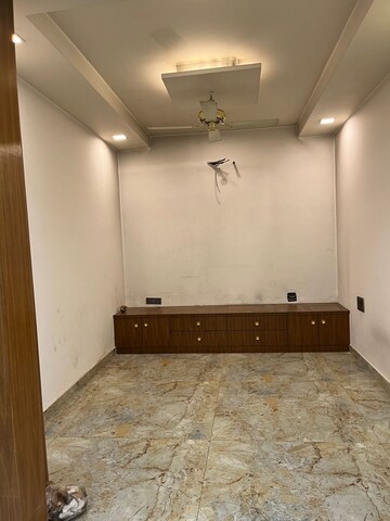 Bedroom in 3 BHK Builder Floor at Sector 85 – for Rent