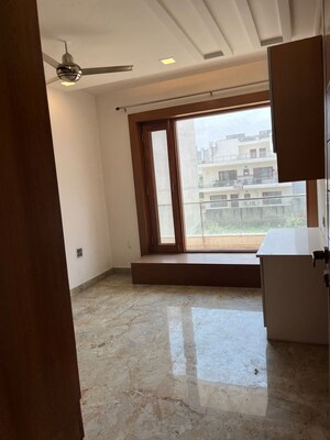Room in 3 BHK Builder Floor at Sector 85 – for Rent
