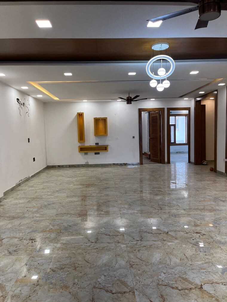 Room, sector 85 3 Bedroom 500 Sq.Ft. Builder Floor In Sector 85 Faridabad 9583974