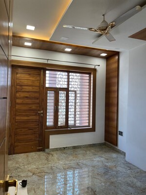 Room in 3 BHK Builder Floor at Sector 85 – for Rent