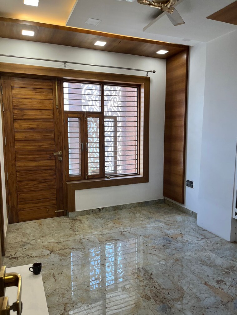 Room, sector 85 3 Bedroom 500 Sq.Ft. Builder Floor In Sector 85 Faridabad 9583974