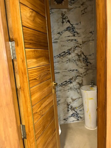 Furnished Amenities in 3 BHK Builder Floor at Sector 85 – for Rent