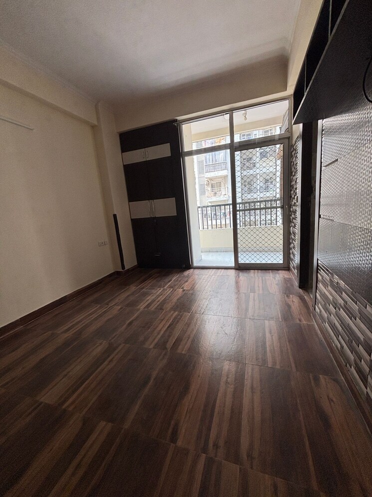 Room, shri-radha-sky-gardens 2 Bedroom 1182 Sq.Ft. Apartment In Sector 16b Greater Noida Greater Noida 9583982