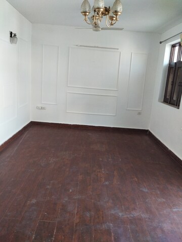 Room in 2 BHK Builder Floor at Saket – for Rent