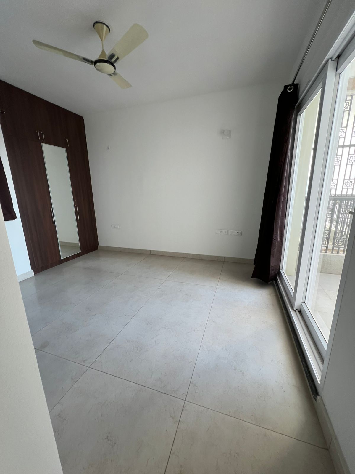 3.5 BHK + Servant Room 2200 Sq.Ft. Apartment in Malwa Escon Primera