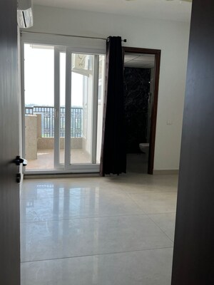 Room in 3.5 BHK Apartment at Malwa Escon Primera, International Airport Road – for Rent