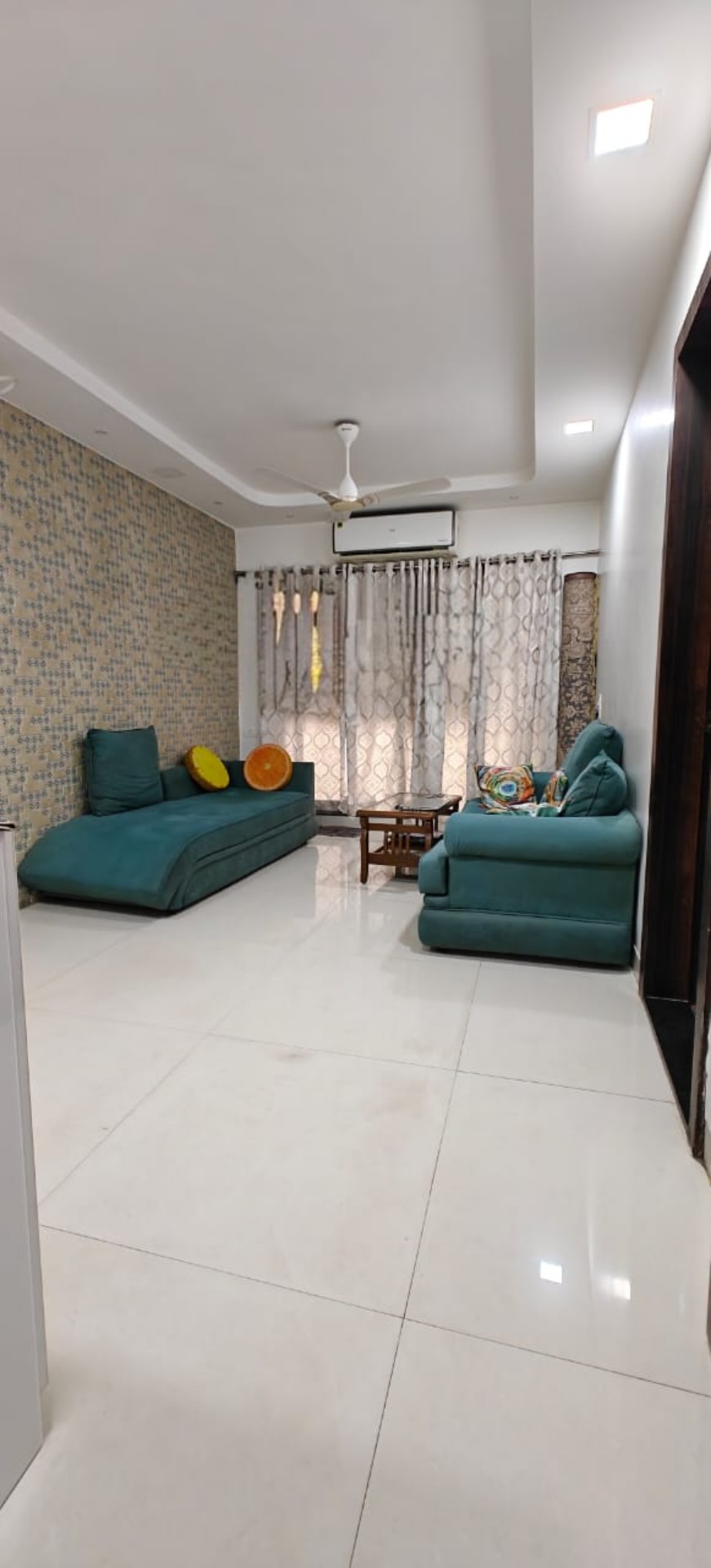 2.5 BHK + Extra Room 1400 Sq.Ft. Apartment in Shelter Residency