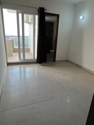 Room in 3.5 BHK Apartment at Malwa Escon Primera, International Airport Road – for Rent