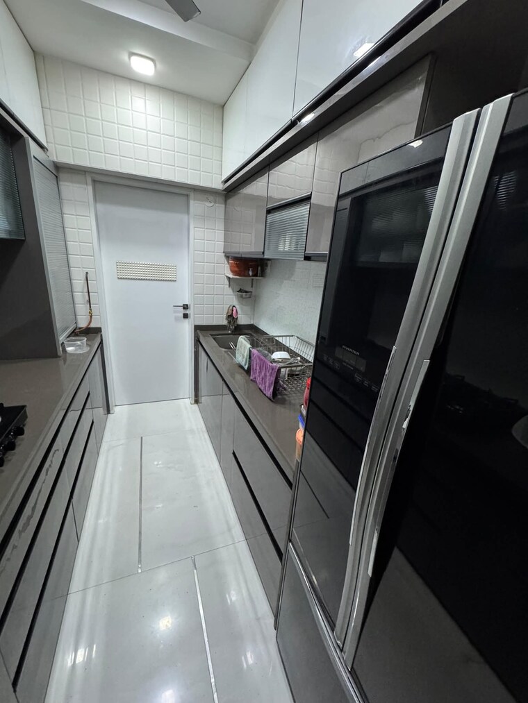 Kitchen, earth-building 3 Bedroom 1100 Sq.Ft. Apartment In Matunga East Mumbai 9584030