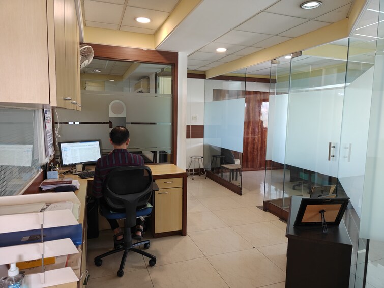 Team Area, santacruz west Commercial Office Space 900 Sq.Ft. In Santacruz West Mumbai 9584098