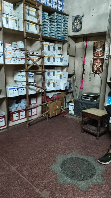 Parking in  Shop at Sadar Bazaar – for Rent