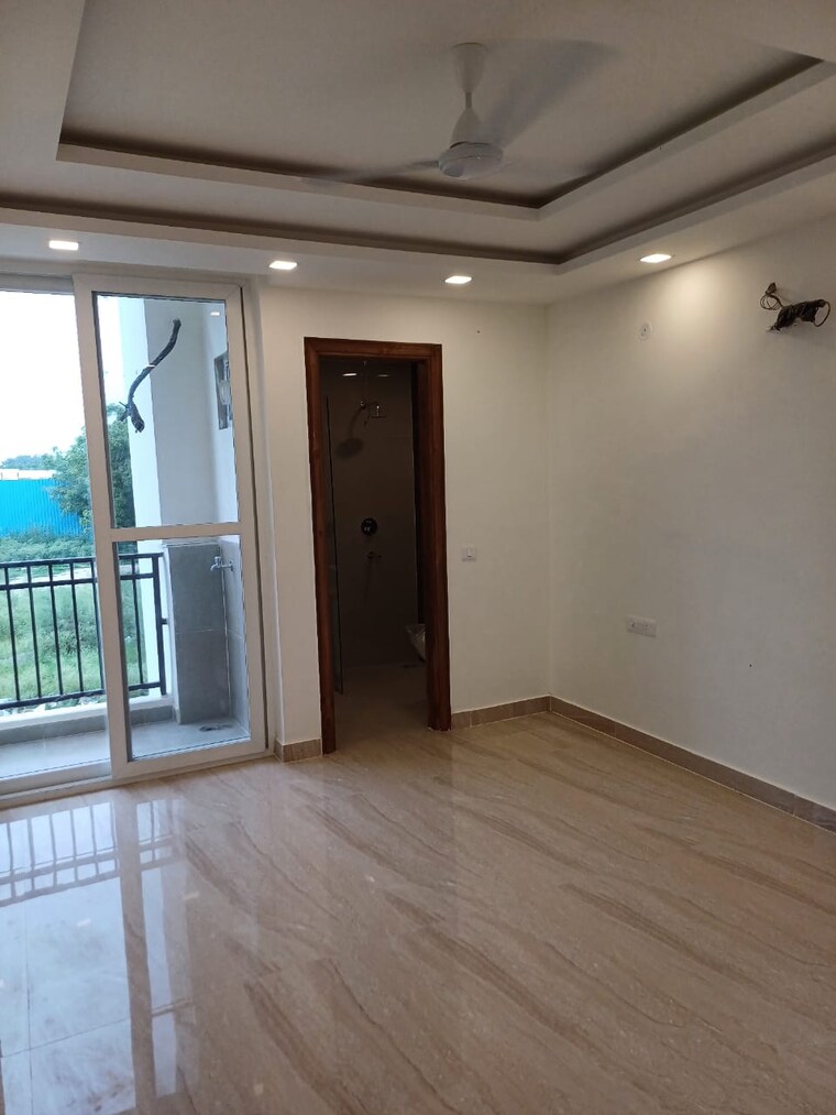 Room, puri-kohinoor 3 Bedroom 165 Sq.Yd. Builder Floor In Sector 89 Faridabad 9584042