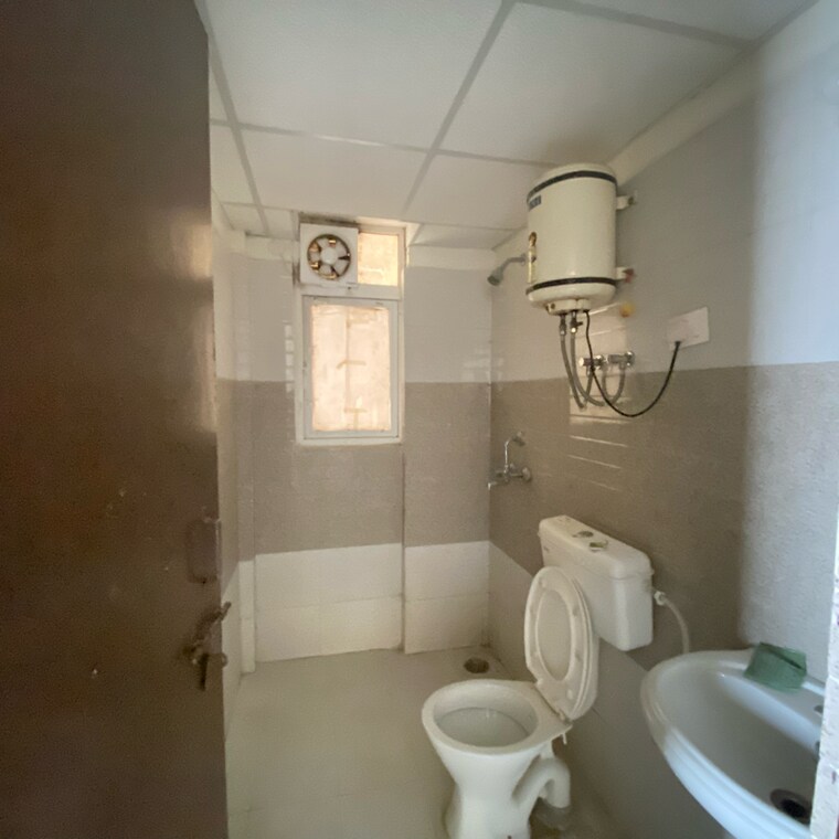 Bathroom, signature-orchard-avenue-2 2 Bedroom 666 Sq.Ft. Apartment In Hayatpur Gurgaon 9584195