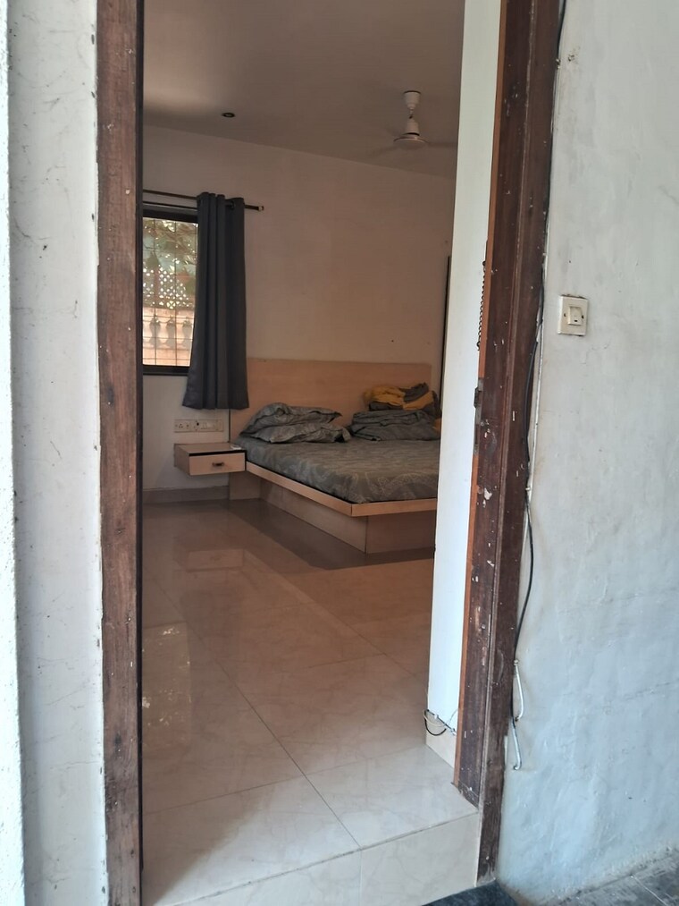 Bathroom, bandra west 1 RK 350 Sq.Ft. Apartment In Bandra West Mumbai 9584211