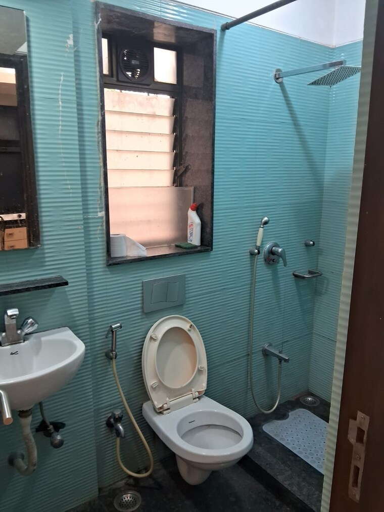 Bathroom, bandra west 1 RK 350 Sq.Ft. Apartment In Bandra West Mumbai 9584211